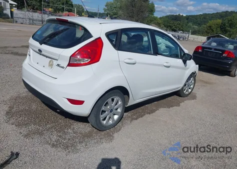 2013 Ford Fiesta Se z USA, uszkodzony, nr VIN 3FADP4EJ6DM131996